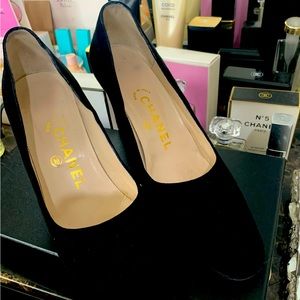 Chanel black suede cap toe pumps size 37